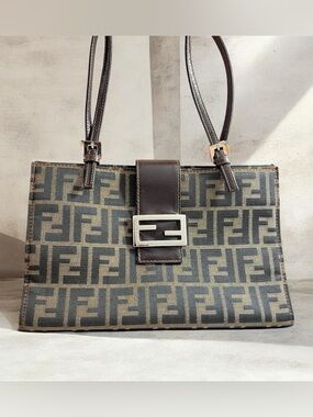 AUTH FENDI Baguette Bag in ZUCCA Tobacco Logo Mania Print Silver FF AUTHENTIC
